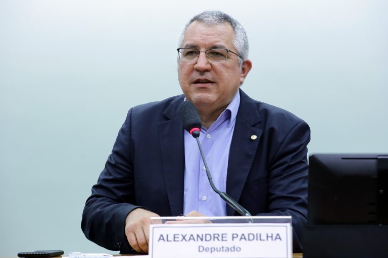 Projeto institui política de atenção integral a vítimas da Covid e seus familiares