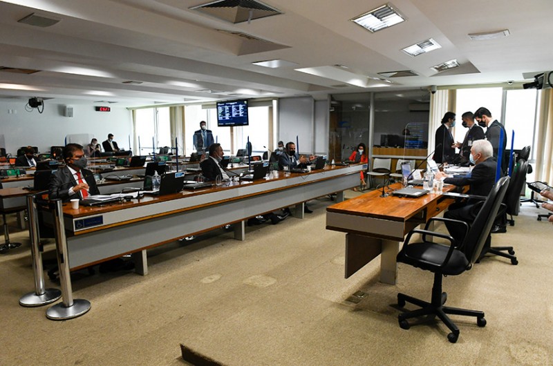 CAE aprova proibição de taxas diferentes por curso no vestibular