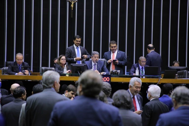 Plenário rejeita destaques à PEC do Estado de Emergência e conclui primeiro turno; acompanhe