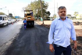 Retorno na Avenida Historiador Rubens de Mendonça recebe implantação da pavimentação asfáltica