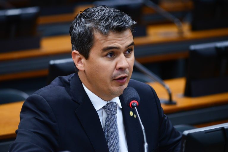 Entidades apontam dificuldades na implementação da lei do teste do pezinho ampliado