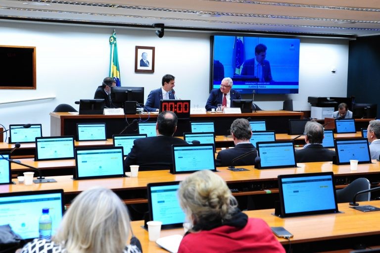 Vela brasileira precisa de mais apoio financeiro, afirmam treinadores e atletas