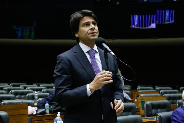Projeto determina que dublagem e legendagem de obras audiovisuais sejam feitas por empresas com sede no Brasil