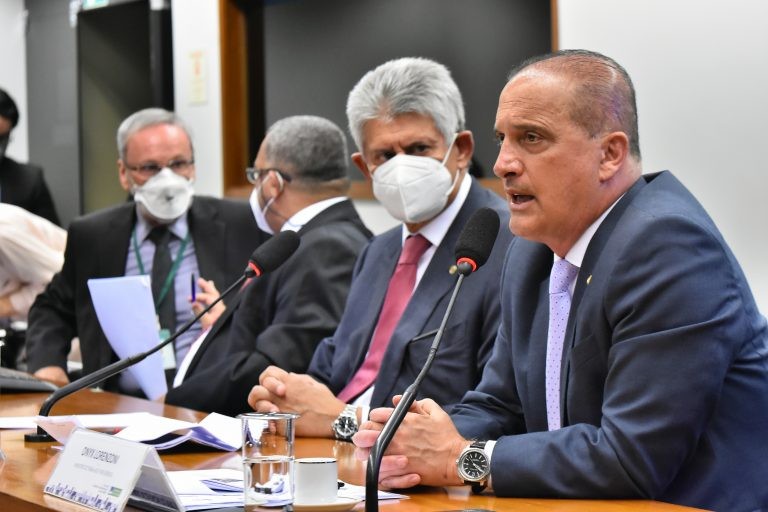 Ministro do Trabalho espera criação de 2,5 milhões de empregos formais até o fim do ano