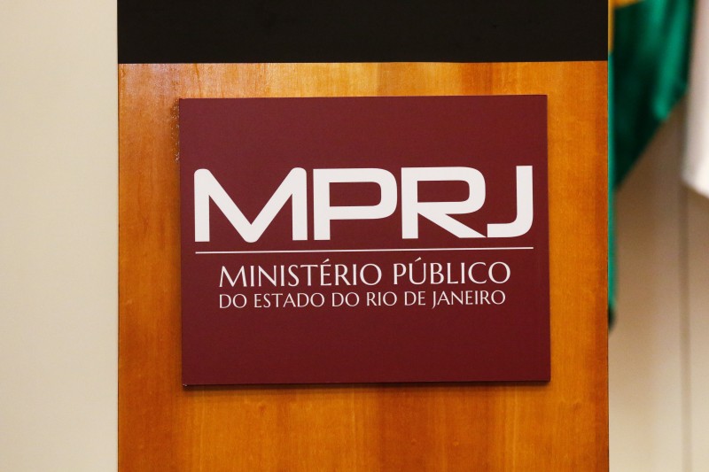 Mulher vítima de estupro por anestesista presta depoimento à polícia