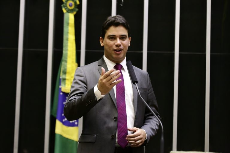 Projeto proíbe bancos de cobrarem tarifa de Pix realizado por pessoas naturais e MEIs