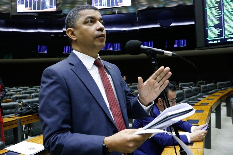Plenário deve analisar projeto que adia revisão da Lei de Cotas das universidades no início de agosto