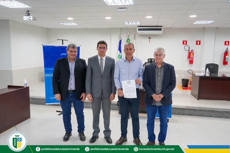 Lucas do Rio Verde assina termo para adesão do Escritório Social