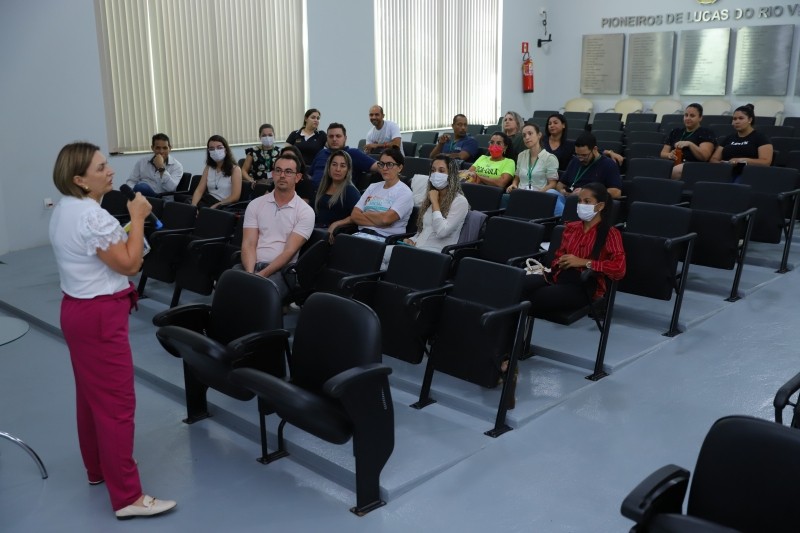 Assistência Social capacita servidores para acolhimento da população LGBTQIA+