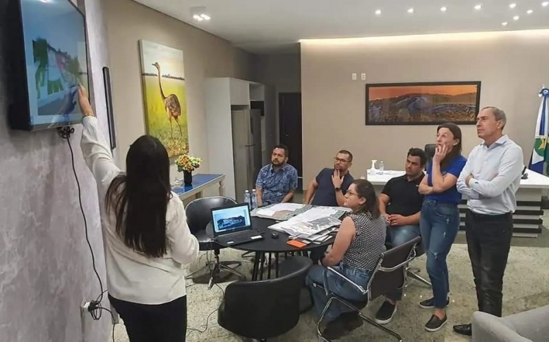 Gestão Miguel Vaz apresenta projeto do Centro Cultural durante reunião com o Estado