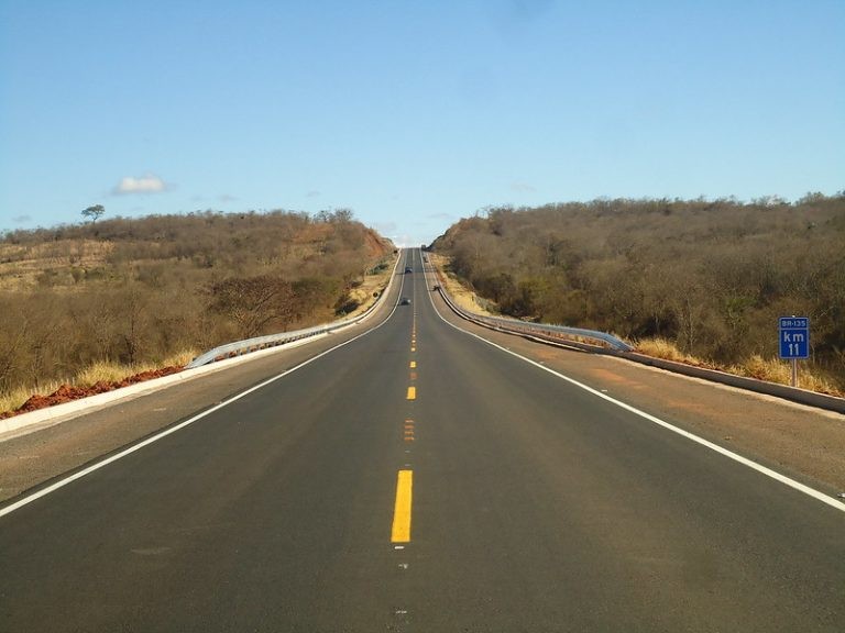 Novas leis dão nome de personalidades a trechos de rodovias federais