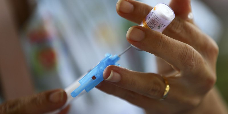 Covid-19: DF começa a vacinar adolescentes de 14 e 15 anos