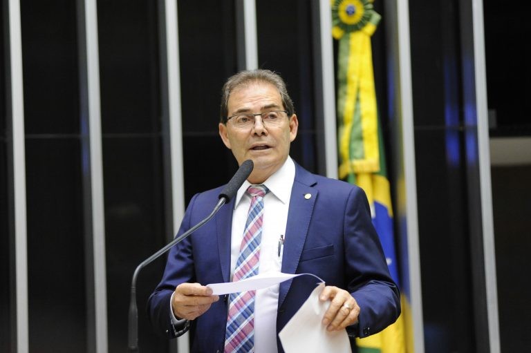 Câmara aprova MP que regulamenta teletrabalho e altera regras do auxílio-alimentação