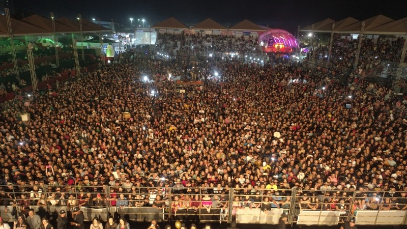 Após dois anos, grande público prestigia abertura da Expolucas 2022