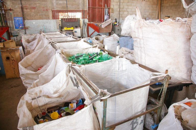 Bolsonaro promulga partes que havia vetado na lei de incentivo à reciclagem