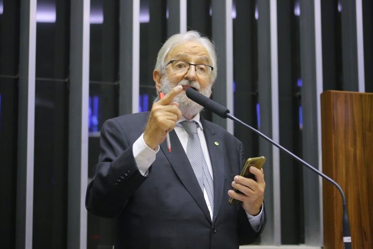 Projeto estabelece novo critério de renda para concessão do BPC