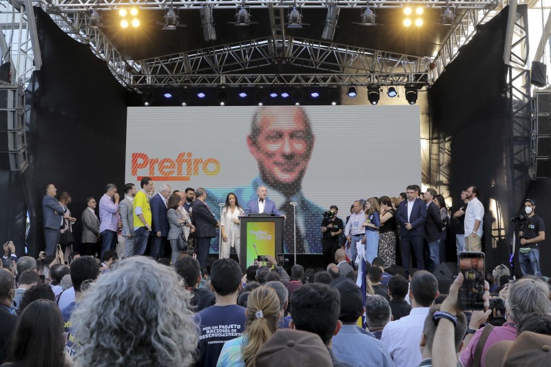 Ciro Gomes registra candidatura à presidência no TSE