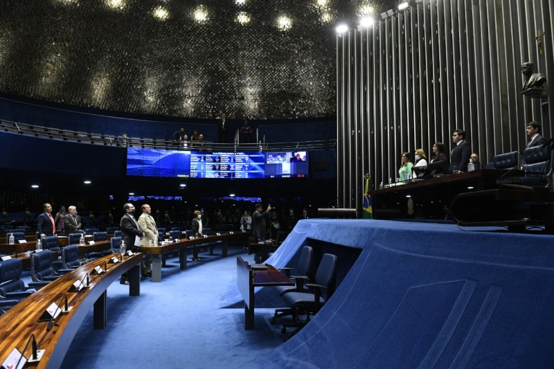 Plenário do Senado fica em silêncio em homenagem a Jô Soares