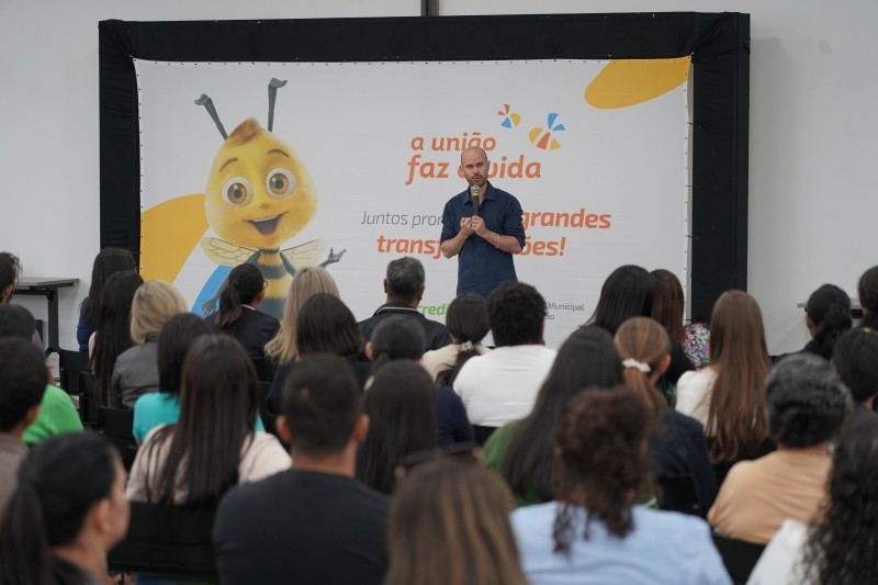 Educadores da rede municipal participam de ciclo de rodas de conversa