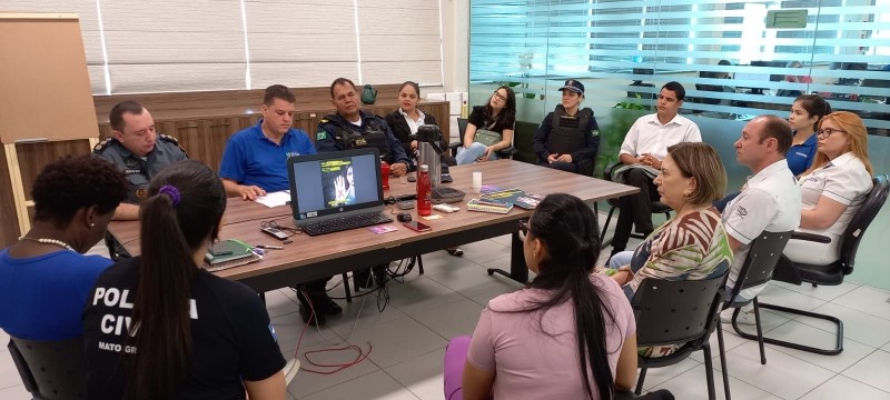 Assistência Social reúne empresas para alinhar detalhes da campanha Sinal Vermelho