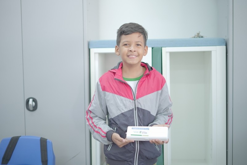 Programa Saúde na Escola entrega kits de higiene bucal aos alunos