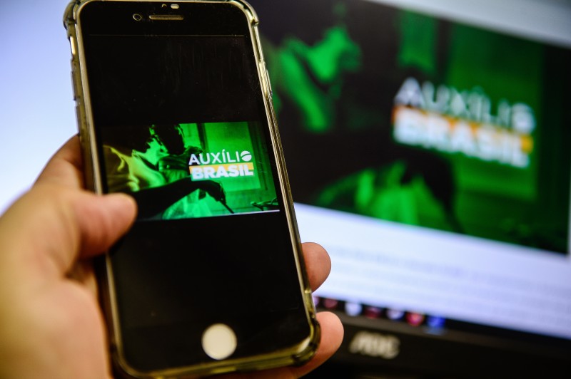 Contratações de consignado no Auxílio Brasil devem começar em setembro