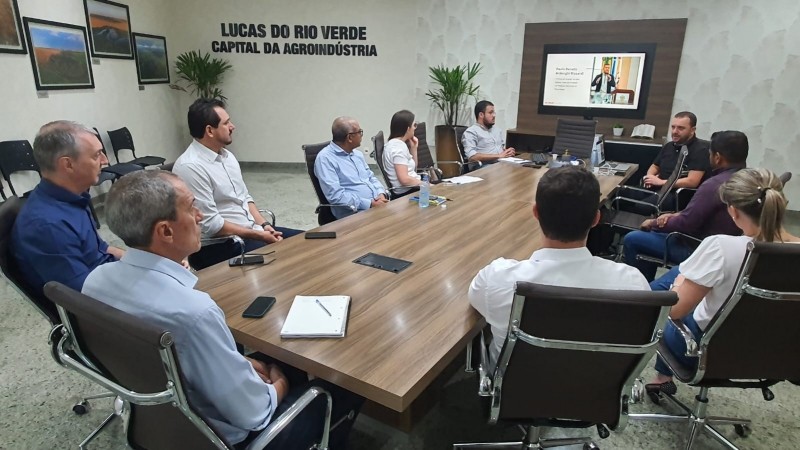 Proposta de inovação é apresentada ao prefeito Miguel Vaz e equipe de secretários durante reunião