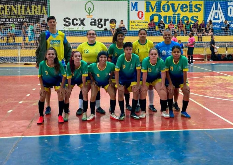 Seleção feminina de futsal do Programa Viva Lucas é campeã da Copa Regional de Base