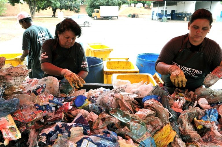 Após derrubada de veto, catadores e empresários comemoram novos incentivos à reciclagem