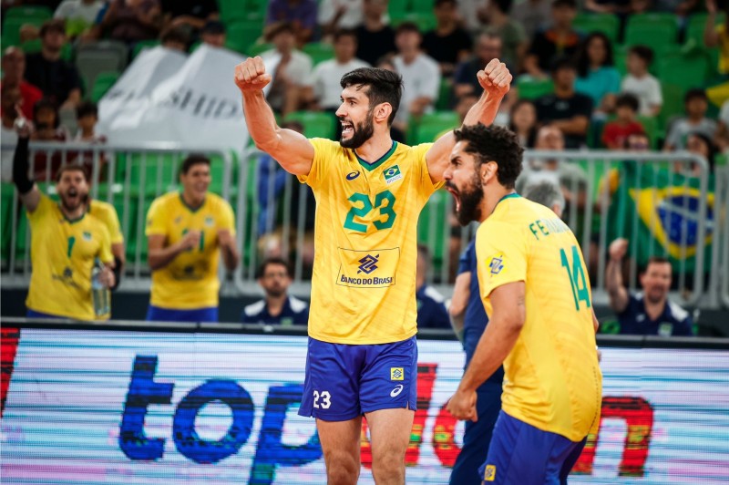 Brasil supera Japão e se classifica às oitavas do Mundial de Vôlei