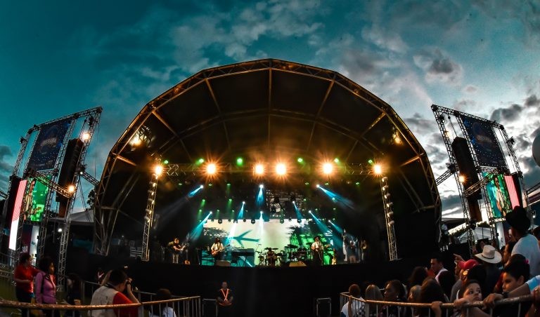 Medida provisória adia socorro aos setores cultural e de eventos