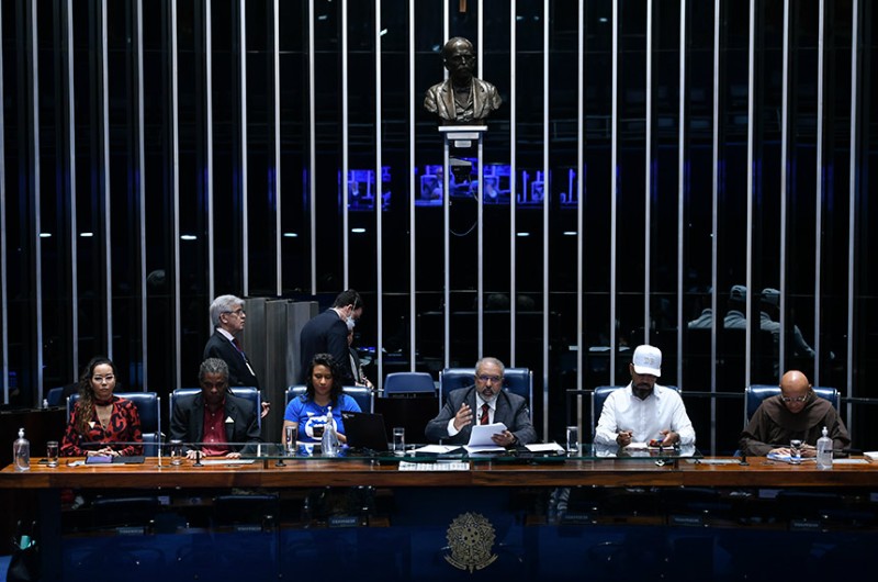 Participantes de sessão celebram resultados e pedem aprimoramento da Lei de Cotas