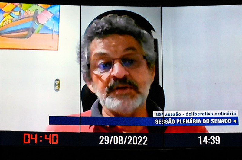 Paulo Rocha defende devolução de MP que adia repasses para o setor cultural