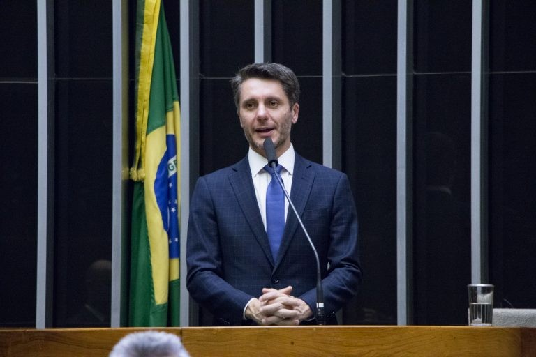 Proposta garante acompanhante a mulheres em exames com sedação