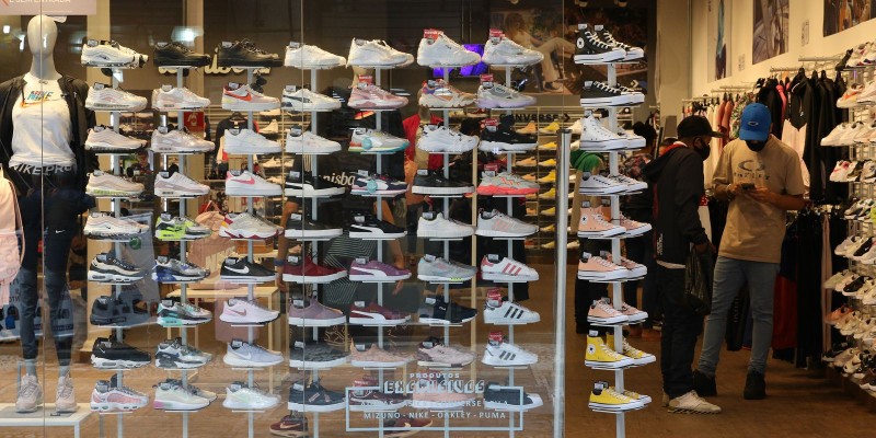 Intenção de consumo das famílias tem quarta alta consecutiva, diz CNC