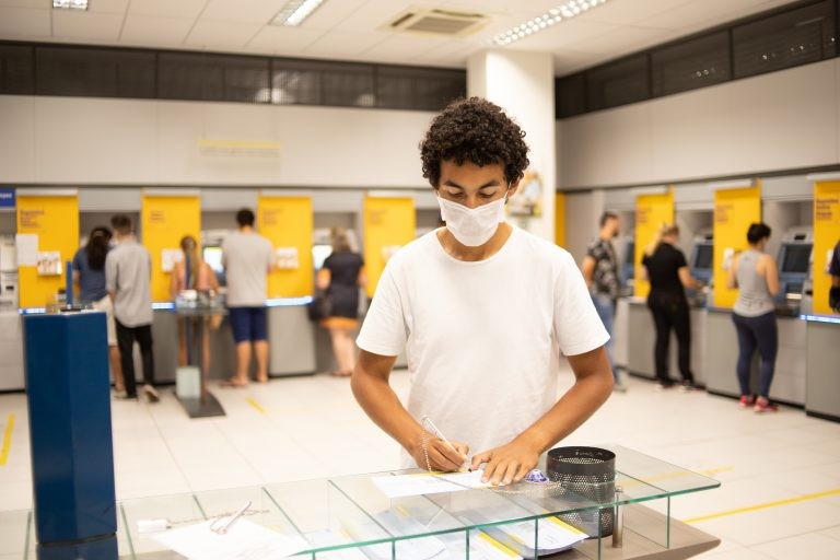 Sancionada lei que aumenta alíquota da CSLL para bancos e corretoras