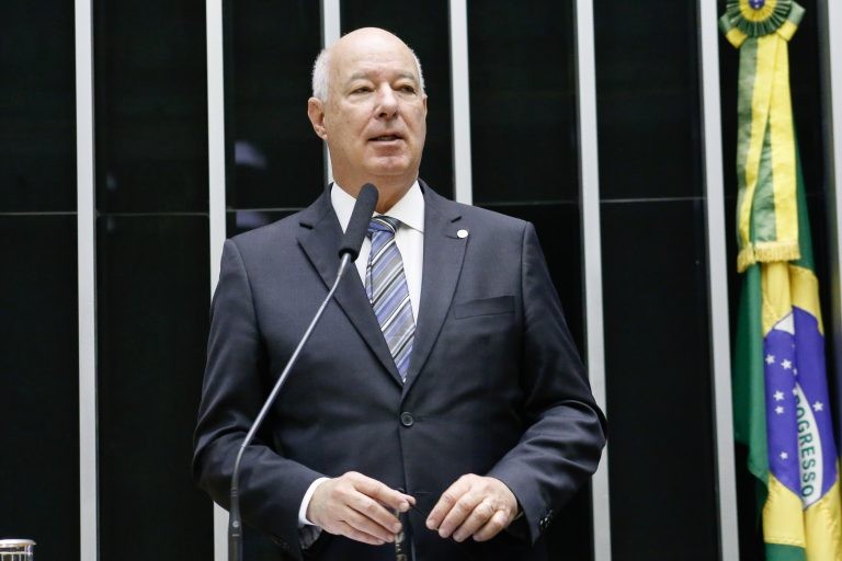 Projeto autoriza revendedor a realizar mistura obrigatória de biocombustíveis