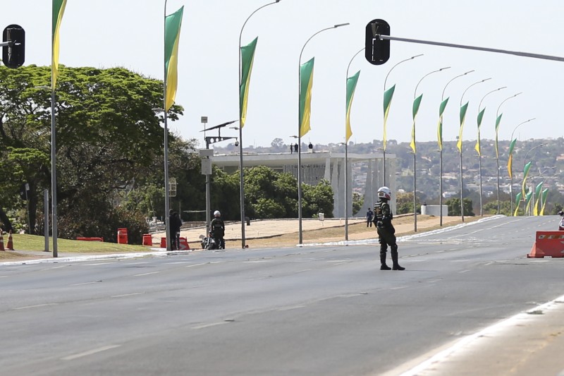 Esplanada dos Ministérios amanhece bloqueada para veículos