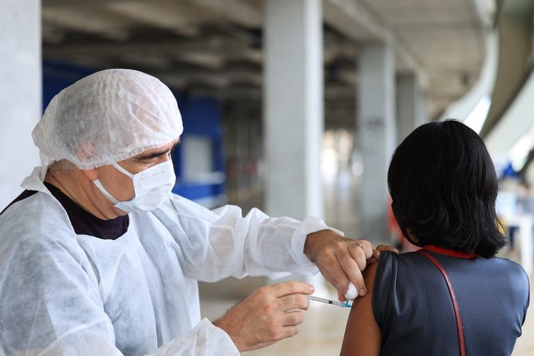 Projeto altera Programa Nacional de Imunizações para otimizar reforço vacinal