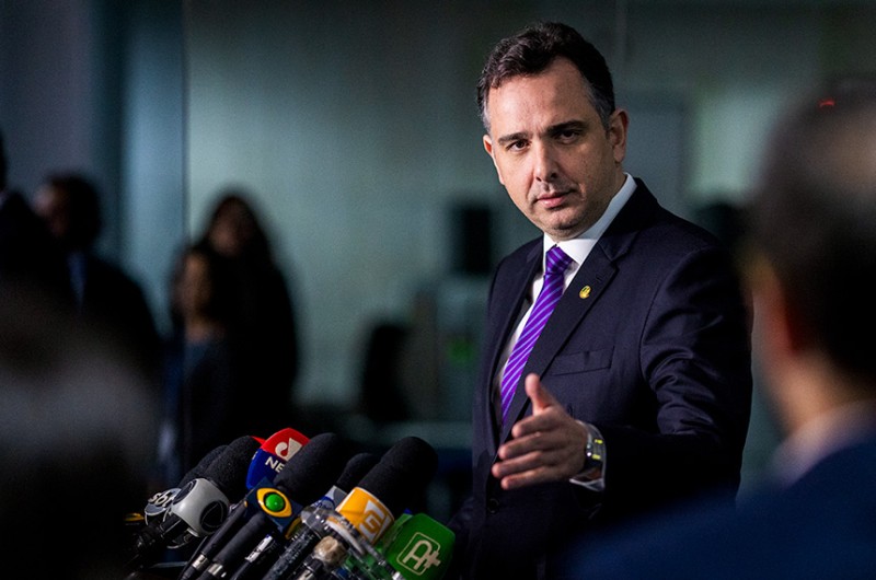 Pacheco apresenta medidas para financiar piso dos enfermeiros