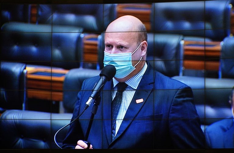 Projeto institui no SUS a assistência a portadores de retinose pigmentar