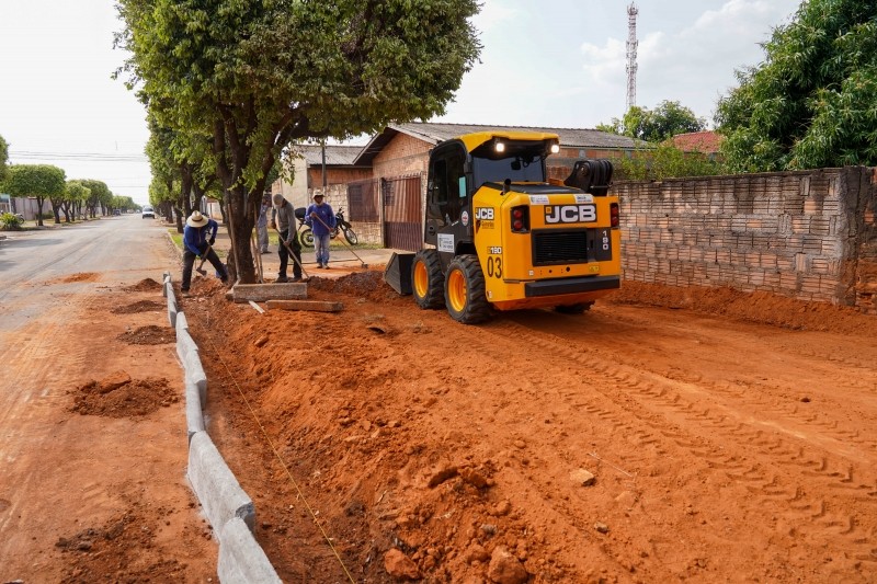 Gestão Miguel Vaz promove melhorias com construção de calçadas no Jardim das Palmeiras