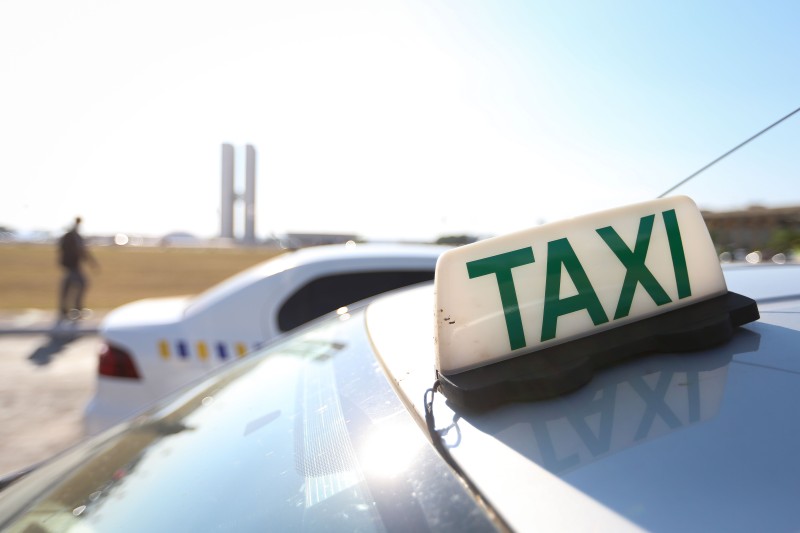 Auxílios Caminhoneiro e Taxista serão pagos neste sábado