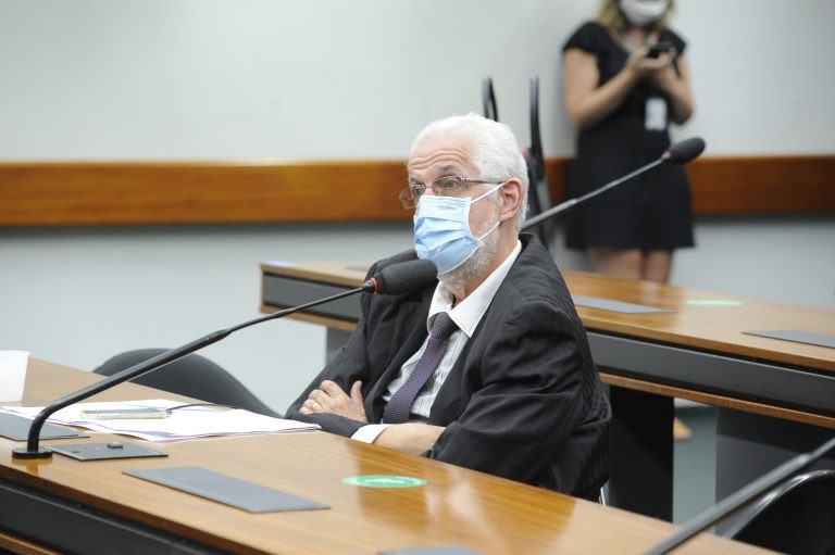 Comissão debate concessão de isenções fiscais para agrotóxicos