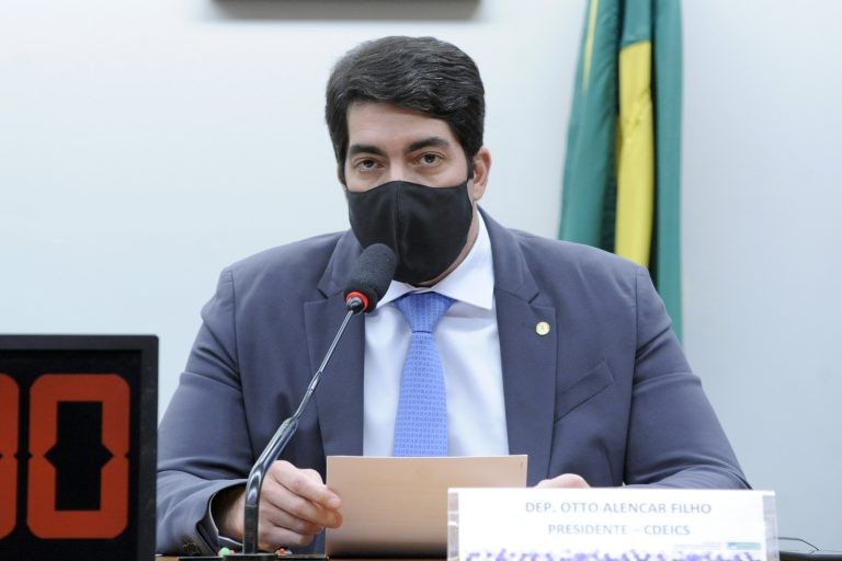 Comissão rejeita proposta que estende regime fiscal de montadoras para importadoras de veículos