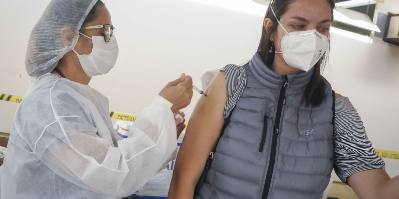 Fiocruz avalia efetividade da CoronaVac, AstraZeneca e Pfizer