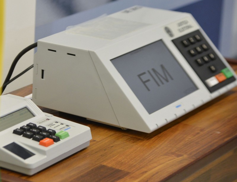 TRE usa dois aviões para levar urnas para teste de integridade em SP