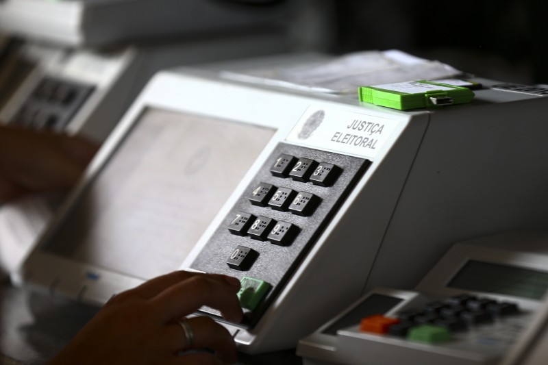 Mais de 156 milhões de brasileiros vão às urnas neste domingo