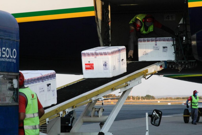 Mato Grosso recebe 97.800 doses de vacina contra a Covid-19 neste sábado (18)