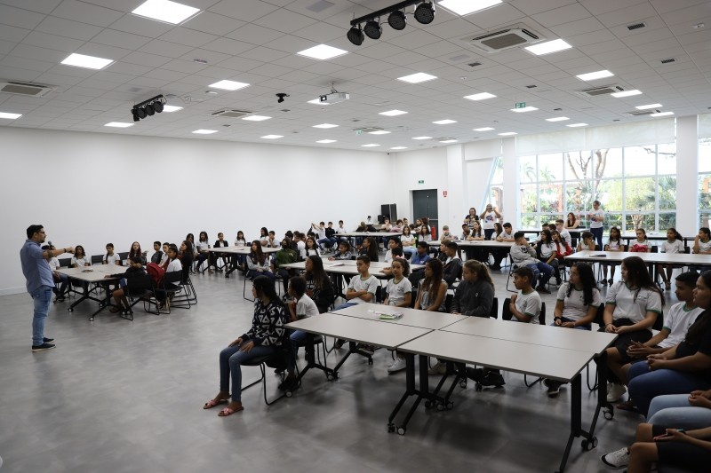 Estudantes do Programa Cooperativas Escolares de Lucas do Rio Verde criam logomarca em oficina